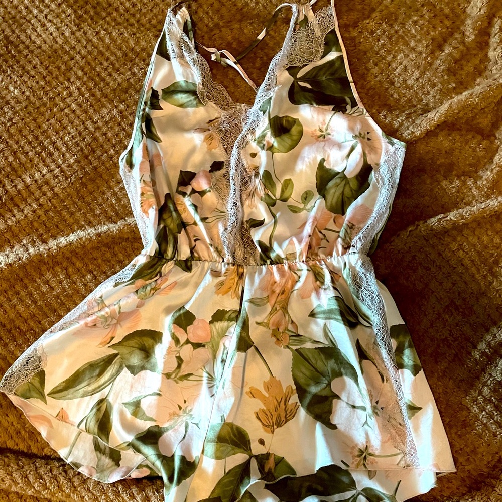 VS night romper